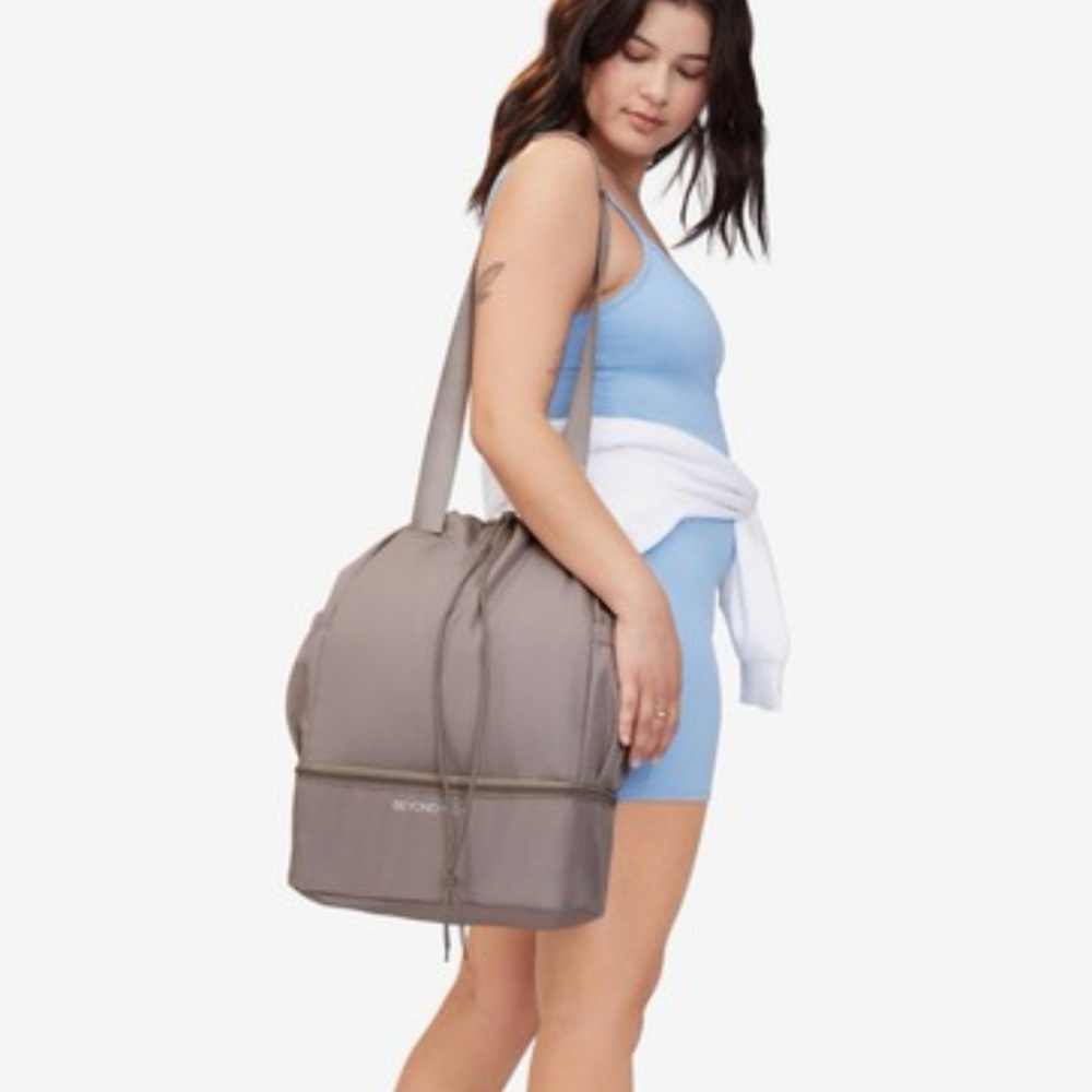 NWT BEYOND YOGA Convertible Gym Bag in Taupe